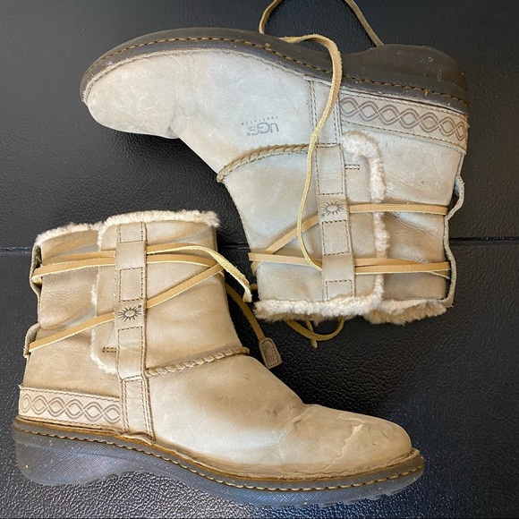 UGG light gray suede leather Cove lace up booties 9 - Picture 7 of 13